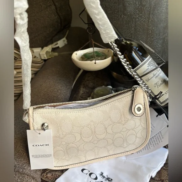 Authentic COACH 1941 Signature jacquard/Glovetanned turnlock zip closure Crosby - Picture 4 of 15